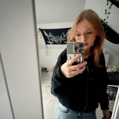 𝐋𝐢𝐯𝐢𝐧𝐠 𝐯𝐚𝐦𝐩𝐢𝐫𝐞