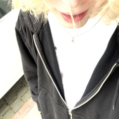 Niccclas.