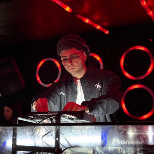 MINIMAL & TECH B2B FEMQ