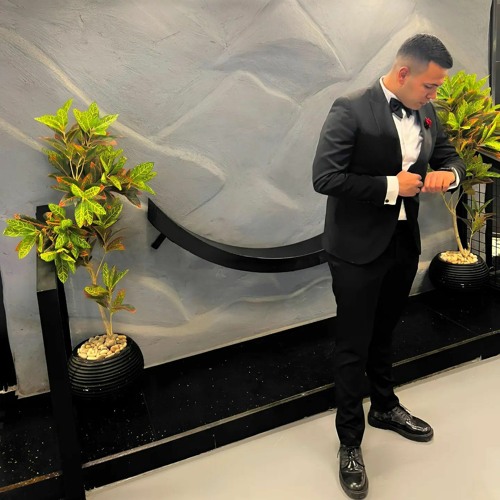 - جديد 2023  وتتعشم ياقلبي في مين  احمد العدوي