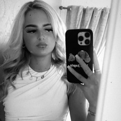 hollytieganx