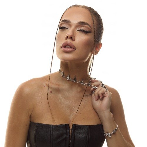 Ariel Estrella artist photo