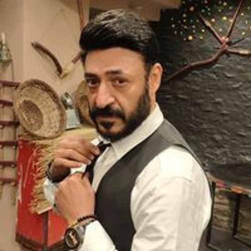 مينص على رمش عيونها الجديد