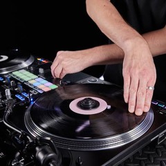 dj Derrick