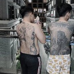 khóc với anh nhé