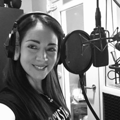 LOCUTORA PERUANA CAROLA ARAOZ