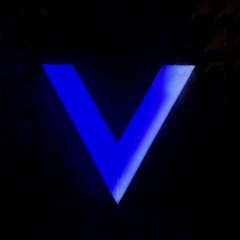V23