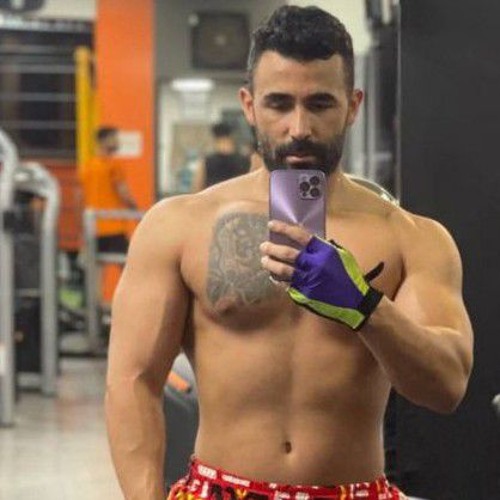 stream-pooya-taremi-music-listen-to-songs-albums-playlists-for-free