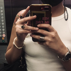Shelly R Tika