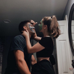 اه وين هو ومنهو معه 💔.    A