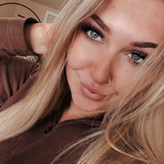 Charlotte Wright🤠🤠