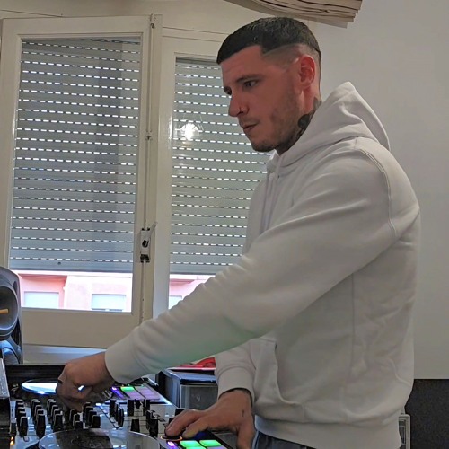 DJBENITEZ — artist photo