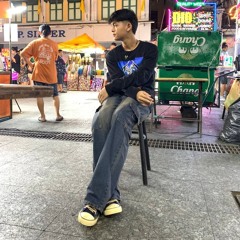 lunetiC sleepingontheplatform