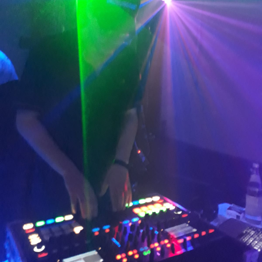 Stream Svenko 👽🛸 music | Listen to songs, albums, playlists for free on ...
