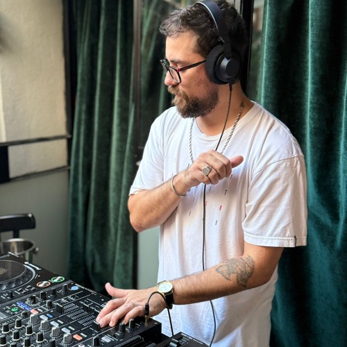 Deep Electronica Vol 1.