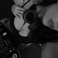 𝐠𝐢𝐢𝐥🎧🖤