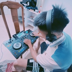 Cậu Bé Mít Ướt ✪