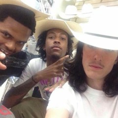 ♱