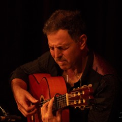 Ramon Ruiz guitar