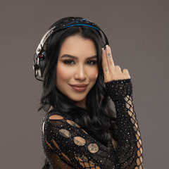 DJ Natalia Loaiza