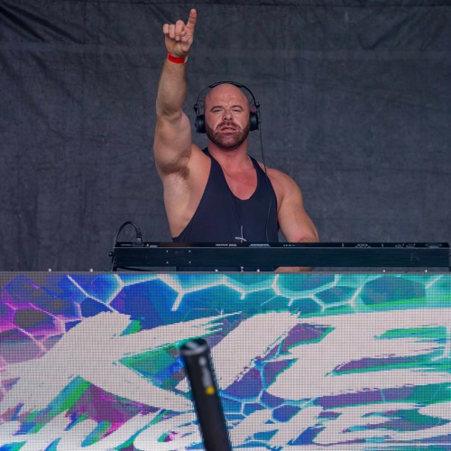 Kie Hughes & Scott F - Hands In The Air