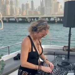 Mel's Vibin' DXB Warmup Set