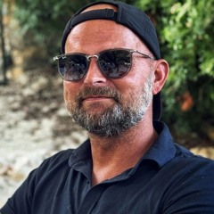 𝑴𝒂𝒓𝒕𝒊𝒏 𝑩𝒆𝒚𝒆𝒓𝒔𝒅𝒐𝒓𝒇