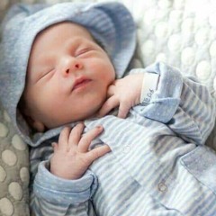 مابعرف كيف بنظره بتعمل هيك? بحبك ي بودا?