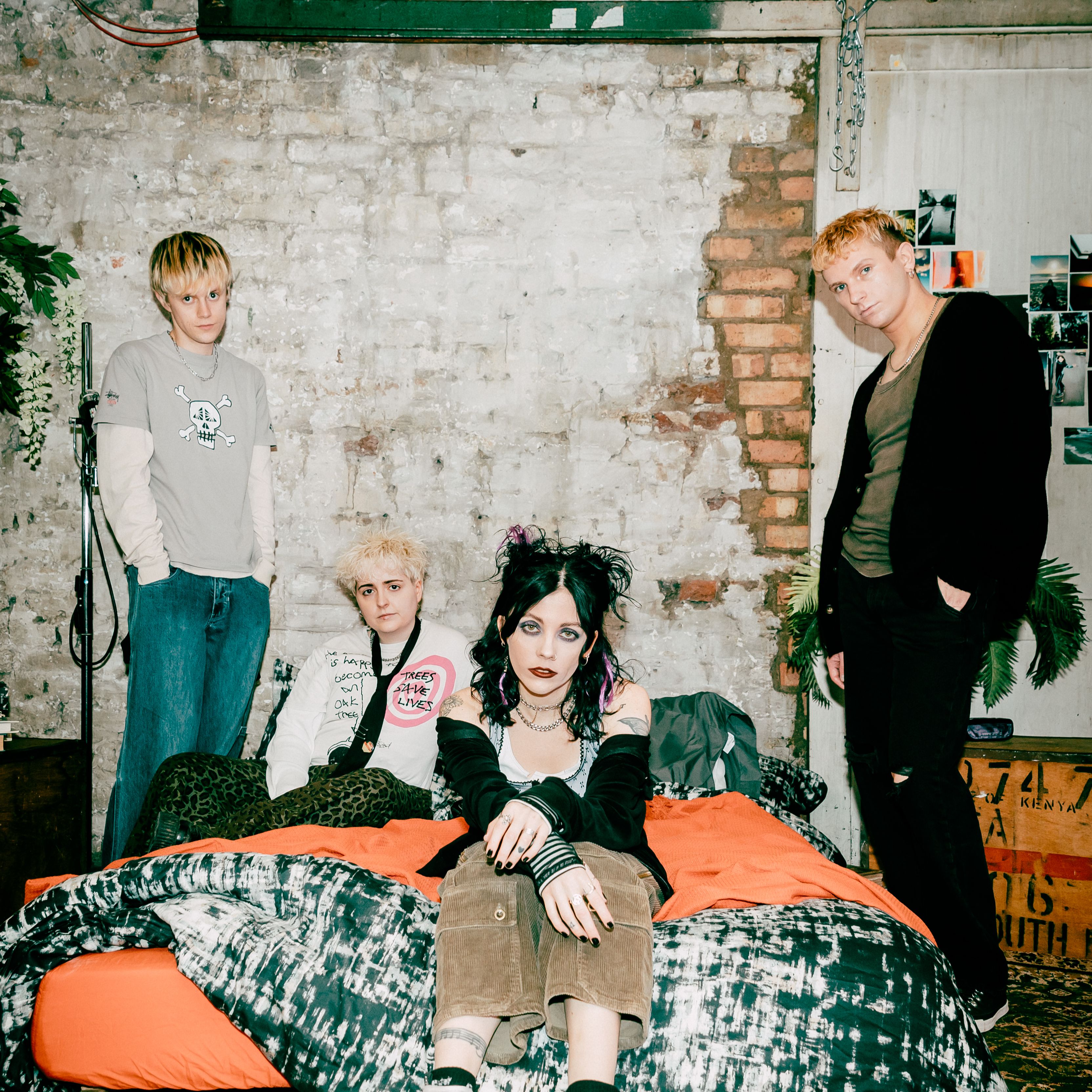 PALE WAVES