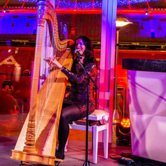 cornelia_harpist