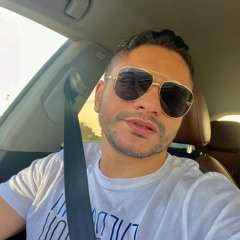 أيمن