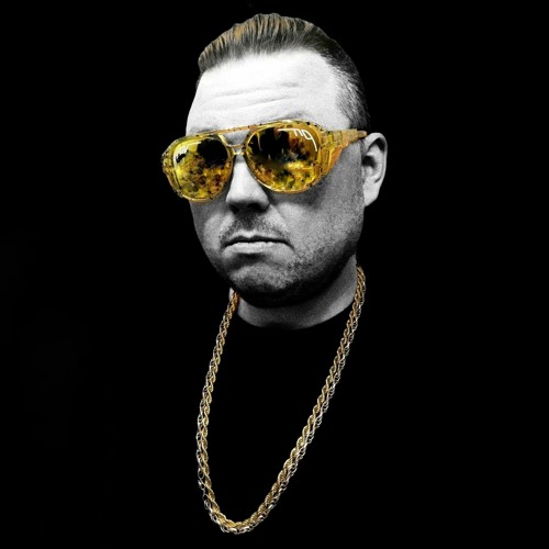 Fergie - Glamorous (Chris Mills Remix)