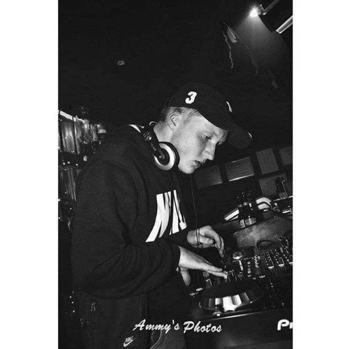 DJ U4RIA’s avatar
