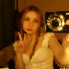 chloe ★
