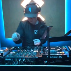 DJ Tom Wright