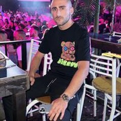 ימים שלמים אני בוהה במראה