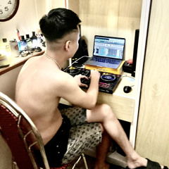 Lặng Bước Bên Em