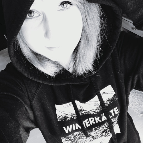 Emma Paria - NeonToldsStories’s avatar