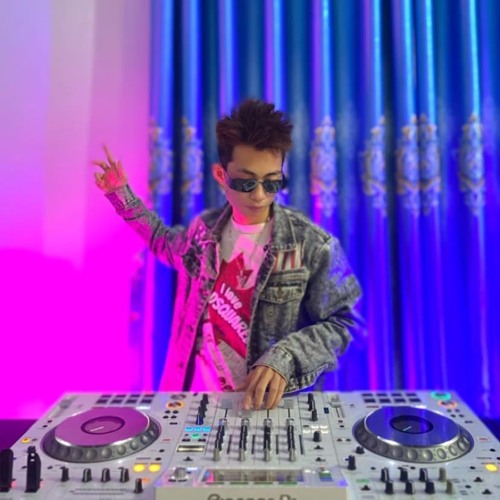 Stream DJ ĐẠT PARODY - LUXURY VIP 9999 music | Listen to songs, albums ...