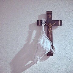 𝖀𝓃𝖉ℯ𝖗 𝖙𝒽𝖊 𝖕𝒶𝖑ℯ 𝓈𝖐𝒾𝖓