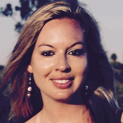 Ema De Bavay - Voix Off et Chanteuse