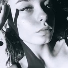 𝐉𝐮𝐥𝐢𝐞