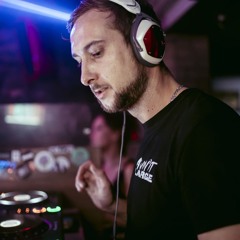DJ AVIN IT LARGE