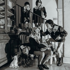 Siouxie & the Skunks