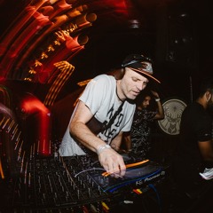 WAVE BACK IN TIME SIDE E: HOMAGE(Old Skool Melodic and 303 Trance)