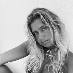 Alexa Pallokat