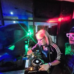 DJ LOVE LEE