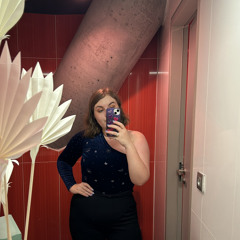 Victoria (@moon.riseland)