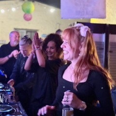 DJElliSchelli