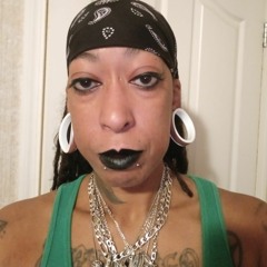 Simone Smith 28